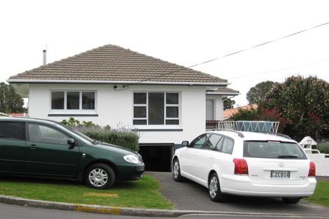 Photo of property in 32 Ropiha Street, Fitzroy, New Plymouth, 4312
