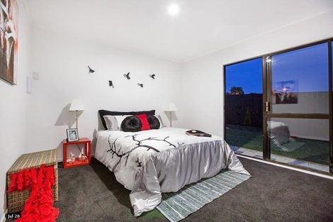 Photo of property in 2/27 Florence Daly Place, Mount Roskill, Auckland, 1041