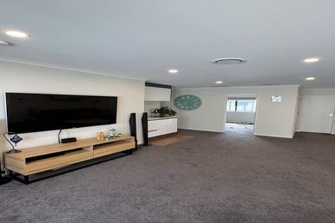 Photo of property in 92 Ksenia Drive, Flat Bush, Auckland, 2019