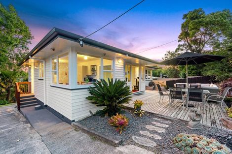 Photo of property in 23 Hutchinsons Road, Bucklands Beach, Auckland, 2014