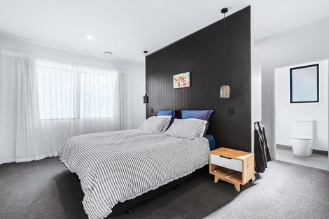 Photo of property in 2 Vickers Way, Acacia Bay, Taupo, 3385