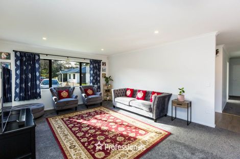 Photo of property in 3 Nikau Lane, Timberlea, Upper Hutt, 5018