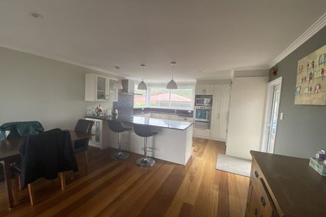 Photo of property in 2 Mayfair Place, Tawa, Wellington, 5028