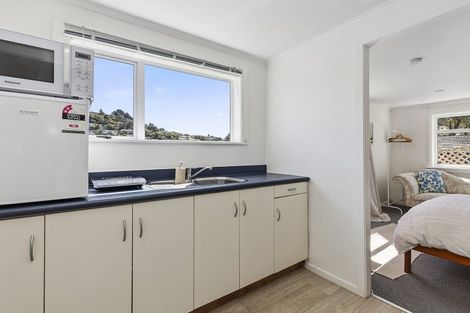 Photo of property in 15 Glanmire Road, Newlands, Wellington, 6037