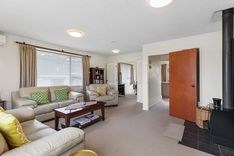 Photo of property in 4 Deveron Place, Tawa, Wellington, 5028