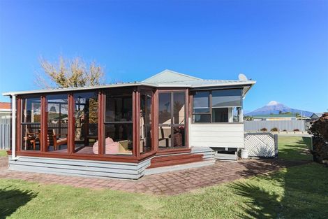 Photo of property in 10 Tawari Street, Inglewood, 4330