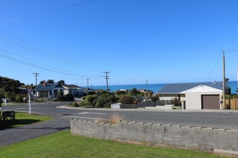Photo of property in 2 Marine Terrace, Kaka Point, 9271