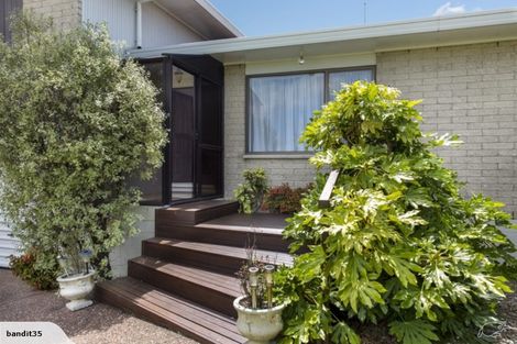 Photo of property in 19 Dowling Place, Pakuranga, Auckland, 2010