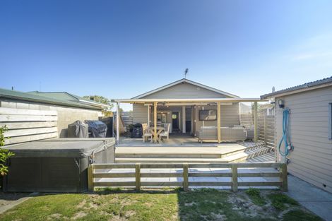 Photo of property in 93 Shamrock Street, Takaro, Palmerston North, 4412