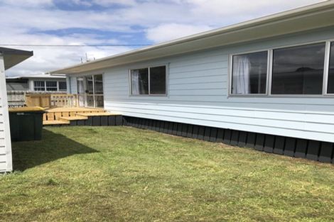 Photo of property in 57 Woodside Road, Massey, Auckland, 0614