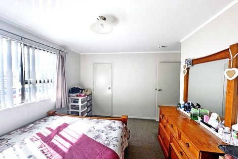 Photo of property in 18 Funnell Place, Manurewa, Auckland, 2102