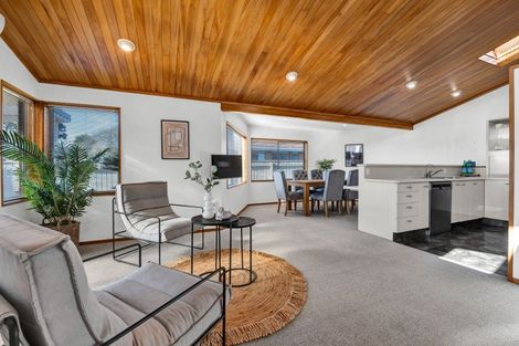 Photo of property in 8 Argyle Place, Highlands Park, New Plymouth, 4312