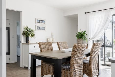 Photo of property in 17 Mida Close, Papamoa Beach, Papamoa, 3118