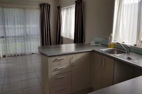 Photo of property in 2 Swan Crescent, Pakuranga, Auckland, 2010