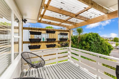 Photo of property in 4 Brunner Road, Glen Eden, Auckland, 0602