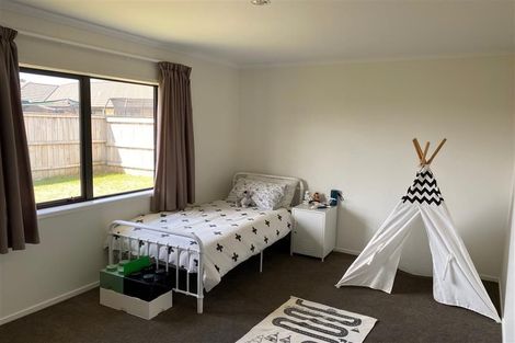 Photo of property in 3 Fred White Drive, Kumeu, 0810