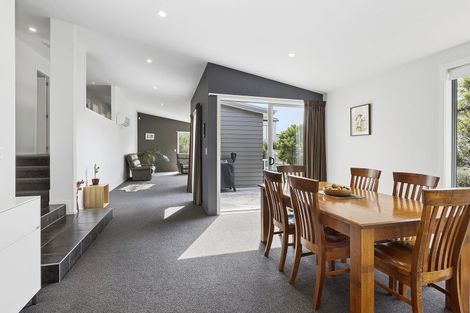 Photo of property in 3 Kaweka Close, Aotea, Porirua, 5024