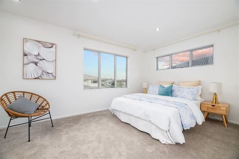 Photo of property in 17 Midhurst Avenue, Henderson, Auckland, 0612