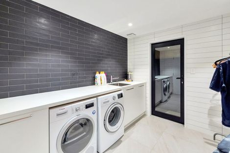 Photo of property in 14a Stanley Point Road, Stanley Point, Auckland, 0624