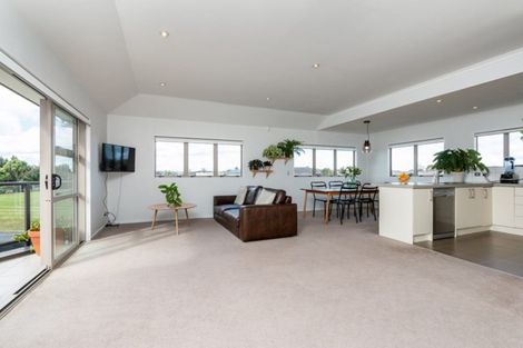 Photo of property in 6 Wakaroa Avenue, Te Atatu Peninsula, Auckland, 0610