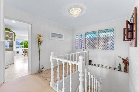 Photo of property in 2 Ravenstone Place, Chatswood, Auckland, 0626