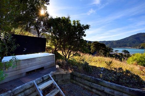 Photo of property in 5 Kaimiko Place, Okiwi Bay, 7193