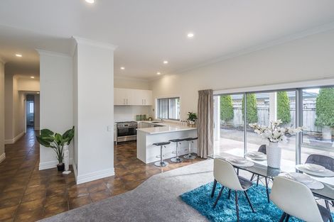 Photo of property in 6 Holcombe Drive, Paraparaumu, 5032