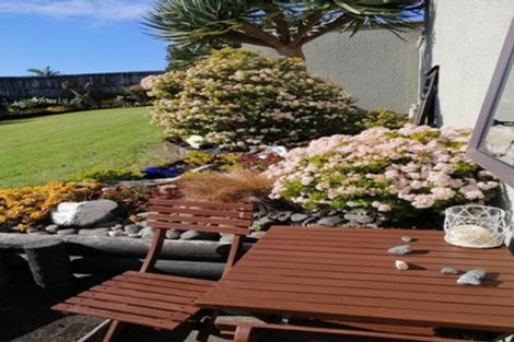 Photo of property in 70 Dalwhinnie Parade, Highland Park, Auckland, 2010