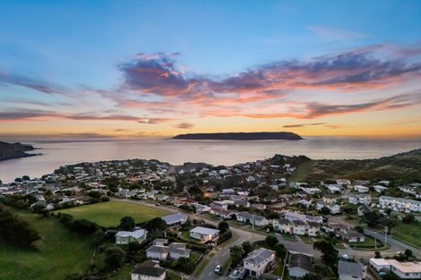Photo of property in 115a Dimock Street, Titahi Bay, Porirua, 5022