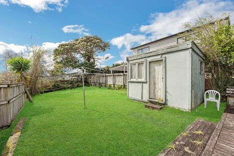 Photo of property in 11 Netherlands Avenue, Kelston, Auckland, 0602