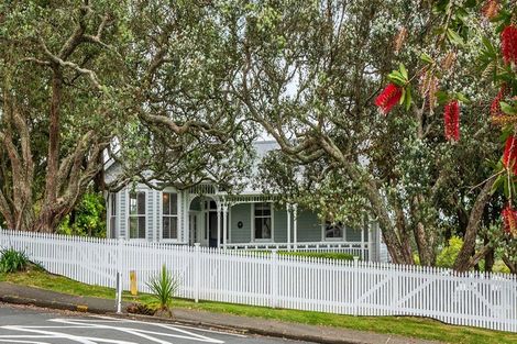 Photo of property in 30 Maritime Terrace, Birkenhead, Auckland, 0626