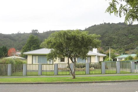 Photo of property in 35 Tawhai Street, Stokes Valley, Lower Hutt, 5019