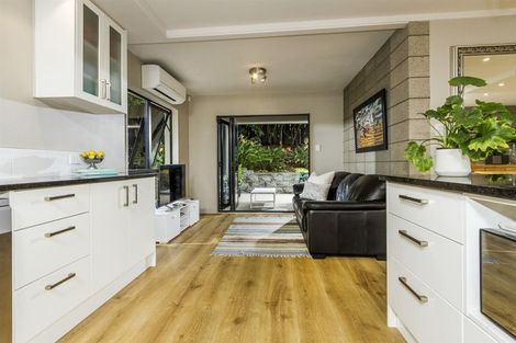 Photo of property in 2/304 Beach Road, Campbells Bay, Auckland, 0630