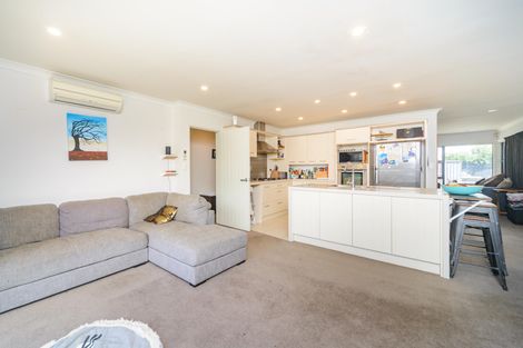 Photo of property in 16 Sorrento Place, Kelvin Grove, Palmerston North, 4414