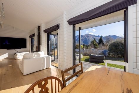Photo of property in 64 Beacon Point Road, Wanaka, 9305