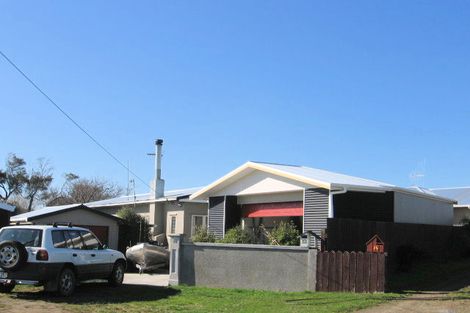 Photo of property in 12 Andresen Street, Foxton Beach, Foxton, 4815