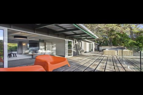 Photo of property in 8 Arapito Road, Titirangi, Auckland, 0604
