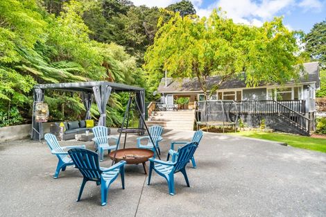 Photo of property in 49 Blue Mountains Road, Pinehaven, Upper Hutt, 5019