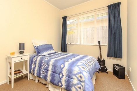 Photo of property in 2/49 Fortunes Road, Half Moon Bay, Auckland, 2012