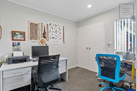 Photo of property in 27 Trossach Place, Wattle Downs, Auckland, 2103