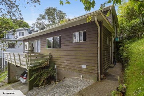 Photo of property in 8 Gahagan Way, Newlands, Wellington, 6037