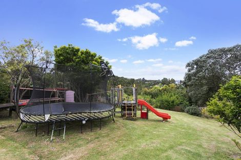 Photo of property in 20 Arapito Road, Titirangi, Auckland, 0604
