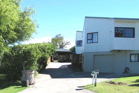 Photo of property in 2/10 Sumich Place, West Harbour, Auckland, 0618