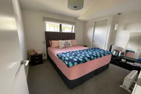 Photo of property in 32 Meadowood Drive, Unsworth Heights, Auckland, 0632