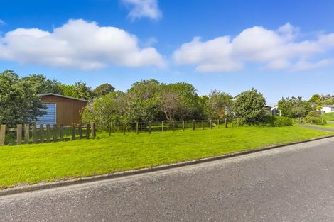 Photo of property in 29 Sarah Street, Waikawa Beach, Manakau, 5573