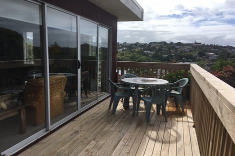 Photo of property in 2/16 Shanaway Rise, Hillcrest, Auckland, 0627