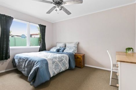 Photo of property in 37 Takapu Street, Henderson, Auckland, 0612
