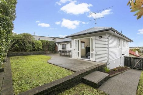 Photo of property in 1/19 Wolsley Avenue, Milford, Auckland, 0620