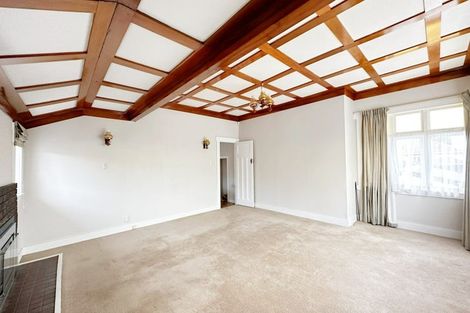 Photo of property in 6 Admiral Beatty Avenue, Mount Roskill, Auckland, 1041