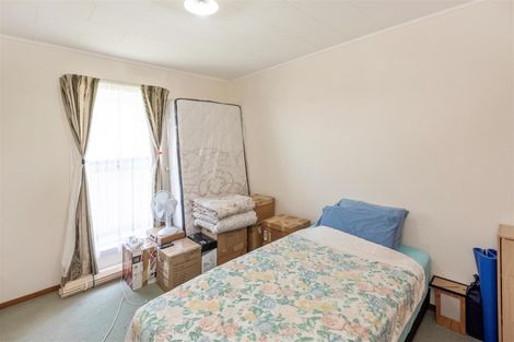 Photo of property in 12 Cockayne Crescent, Sunnynook, Auckland, 0620